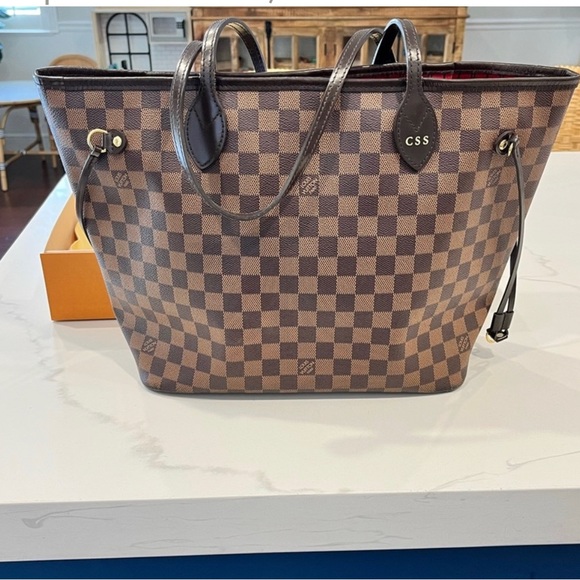 Authentic lv tote bag in very good condition. - Picture 1 of 9